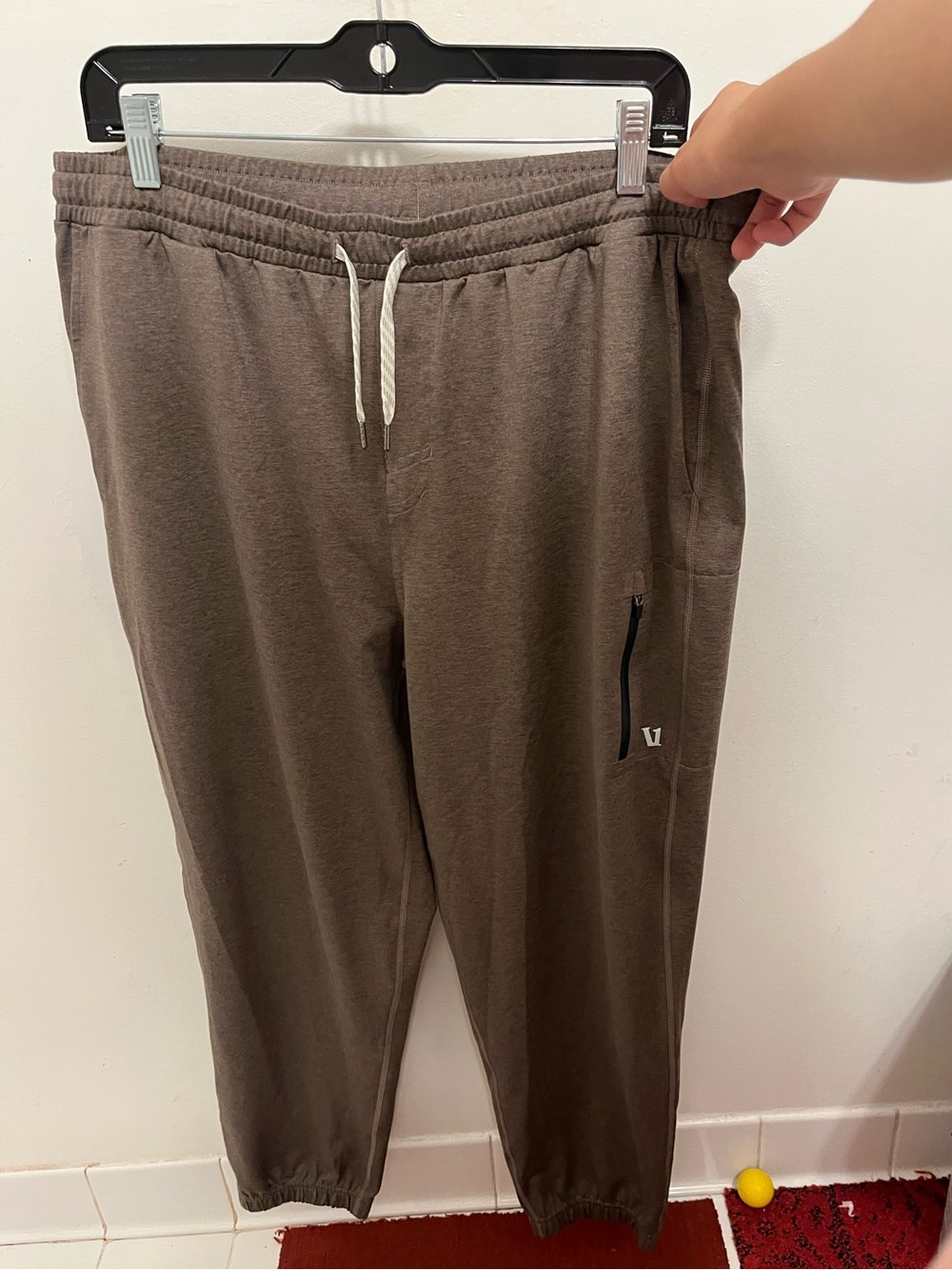 AG26 Vuori Pants